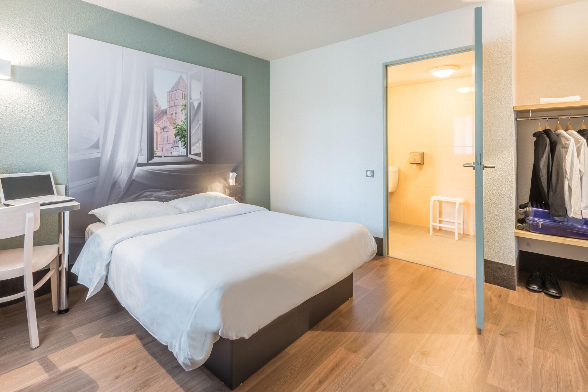B&B Hotel Lyon Grand Stade Мейзио Екстериор снимка