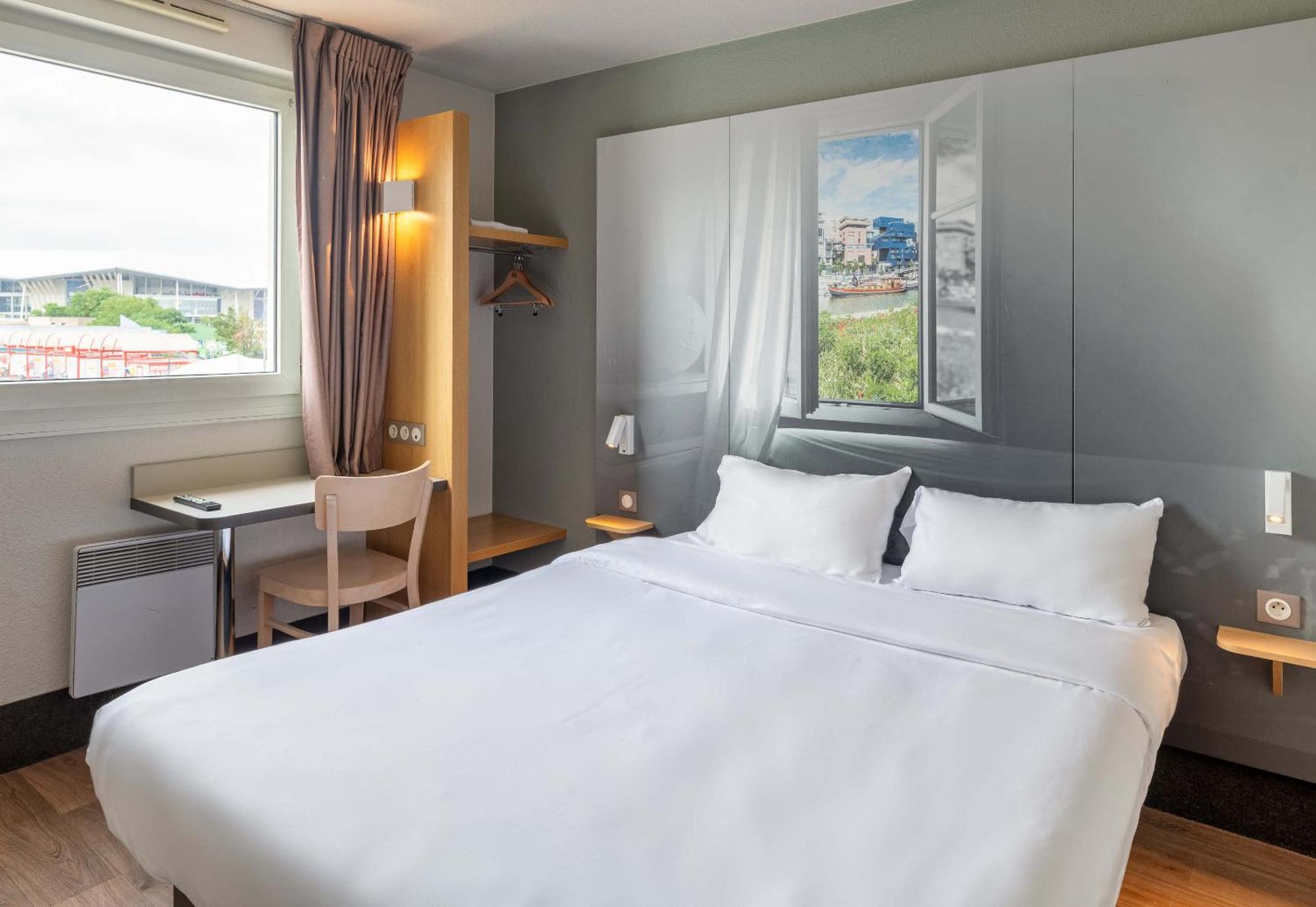 B&B Hotel Lyon Grand Stade Мейзио Екстериор снимка