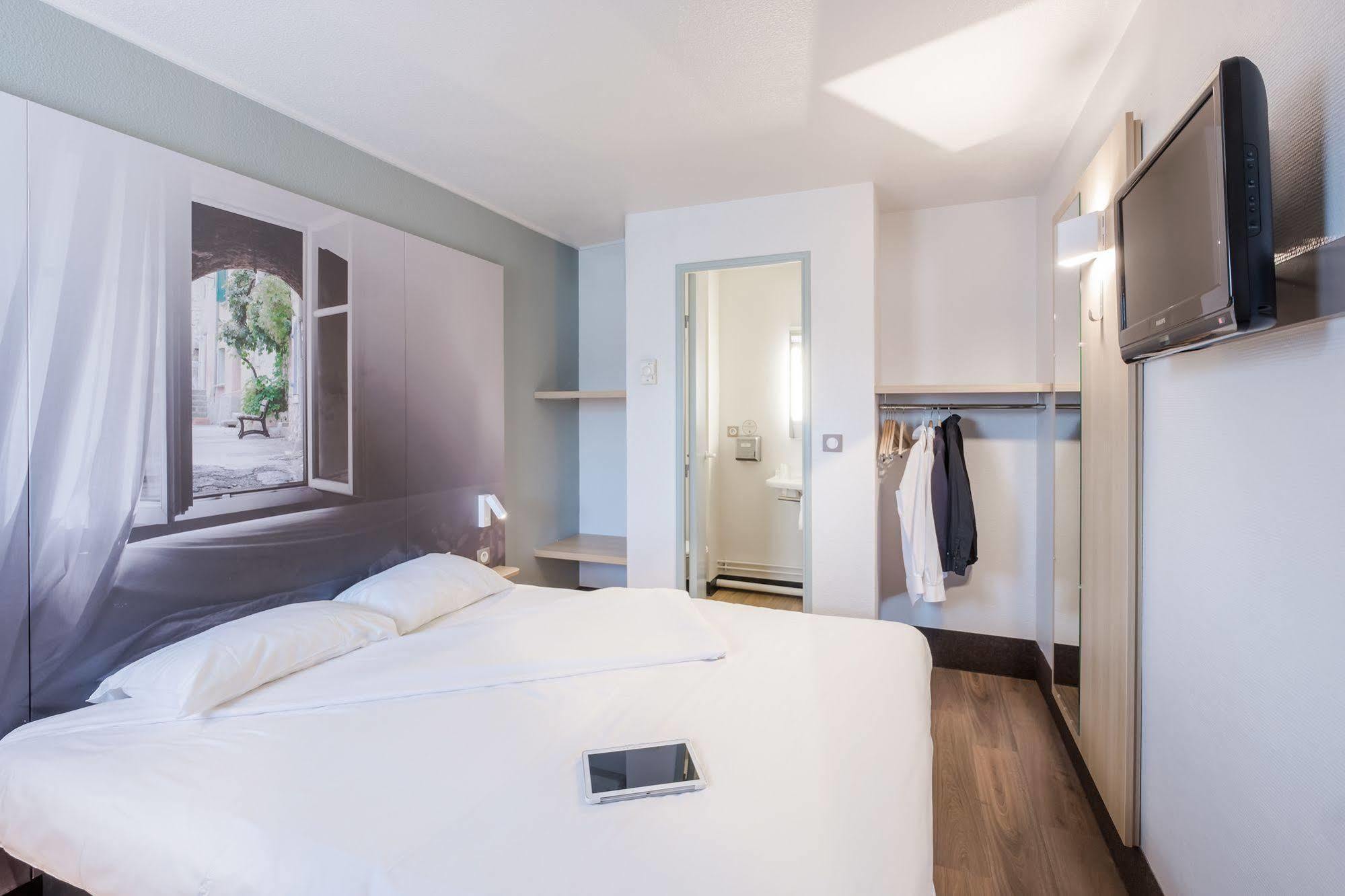 B&B Hotel Lyon Grand Stade Мейзио Екстериор снимка